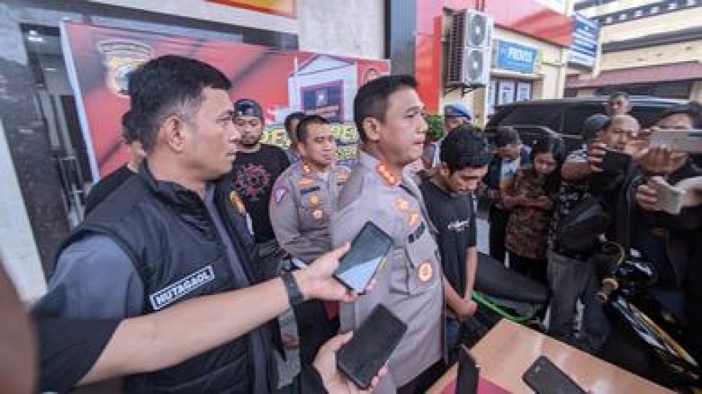 Pemuda Ini Terobos Rombongan Presiden, Tapi Ini Yang Diminta Jokowi