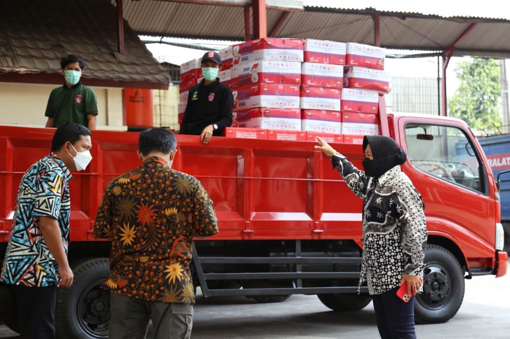 Tanggap Bencana, Risma Cek Gudang Dan Instruksikan Pengiriman