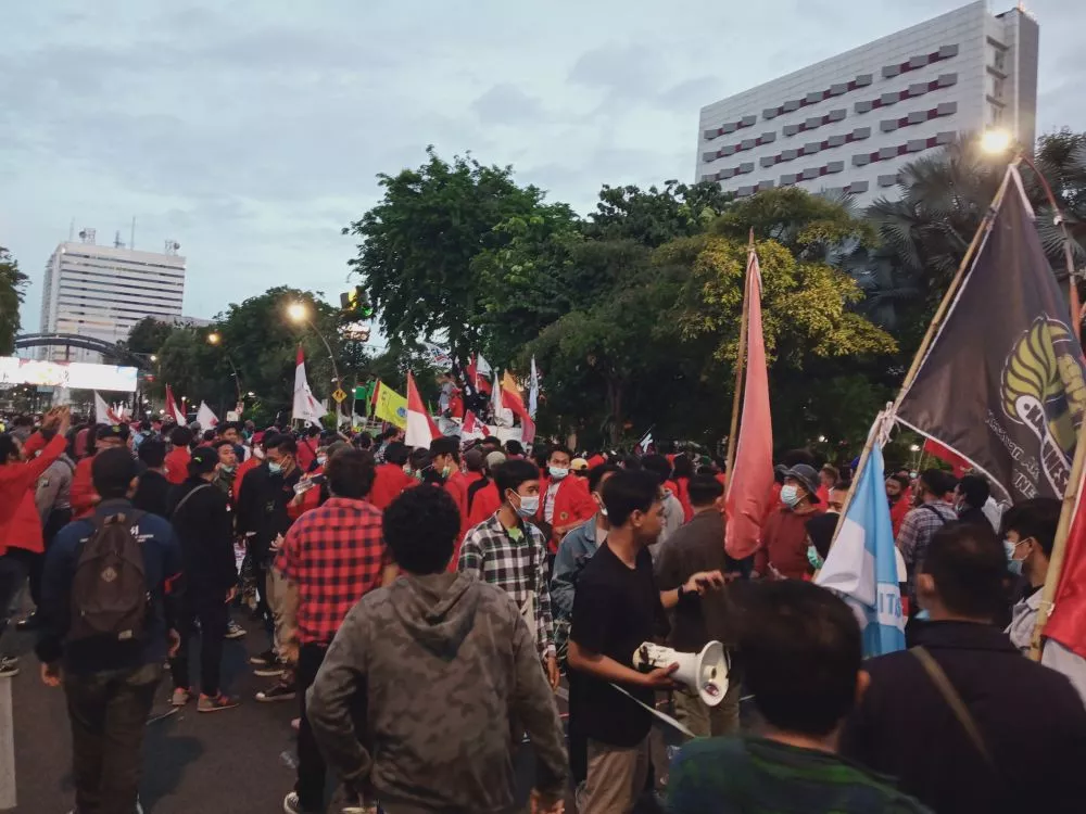 Getol "Gerakan Tolak"Omnibus Law,Aksi Damai Di depan Grahadi Surabaya