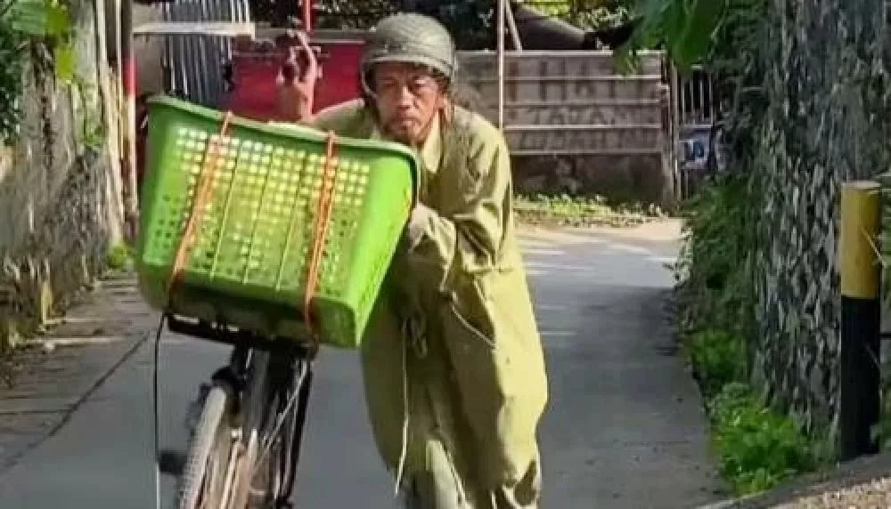 Epy Kusnandar Terciduk Jualan Dorokdok Keliling, Netizen : Panutan