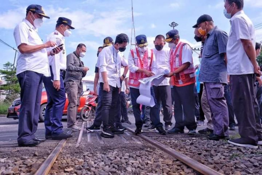 Menhub Kunjungi Solo, Gibran Nitip Ini Karena Bikin Macet