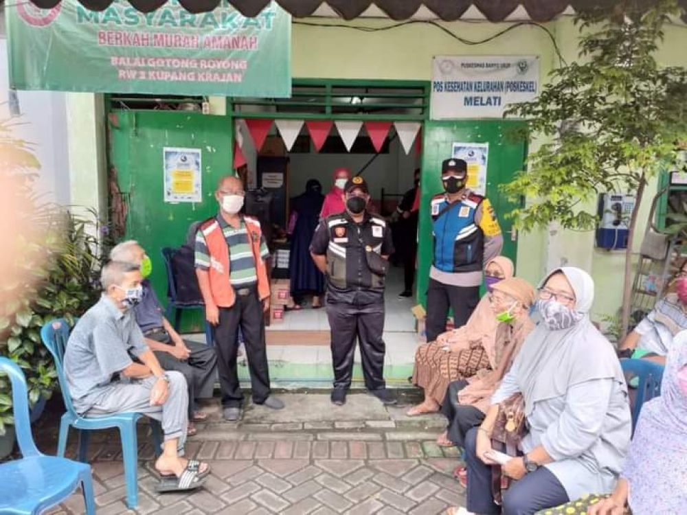 Warga Kupang Krajan Tengah, Suntik Vaksin Covid Di Balai Gotong Royong