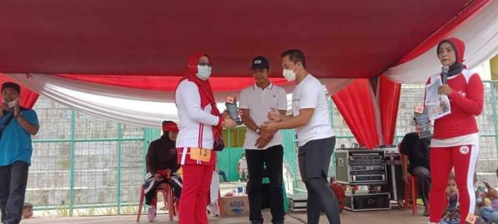 Ultah Tanty Organizer Ke-2 Berikan Penghargaan Ke Khalis Mustiko SH