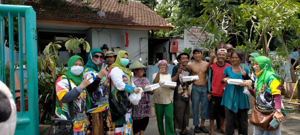 Sahabat Cinta Ma-Ju,Bagikan Ratusan Nasi Kotak Di Jum'at Berkah