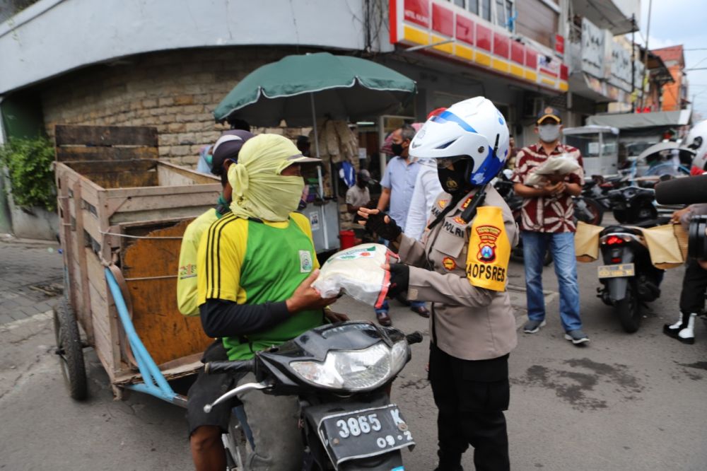 Kapolres Tanjung Perak Bersama Jajaran,Baksos Di Wilayah Hukumnya