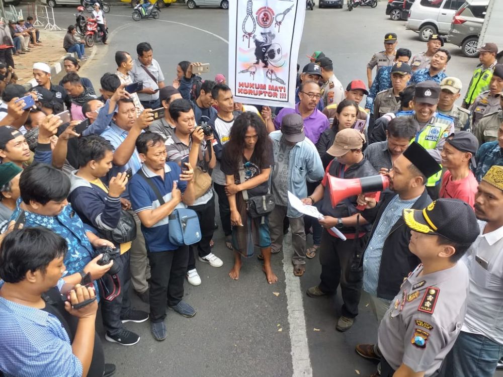 LSM Genpatra,Tasbihkan Diri Sebagai Oposisi Pemda Gresik