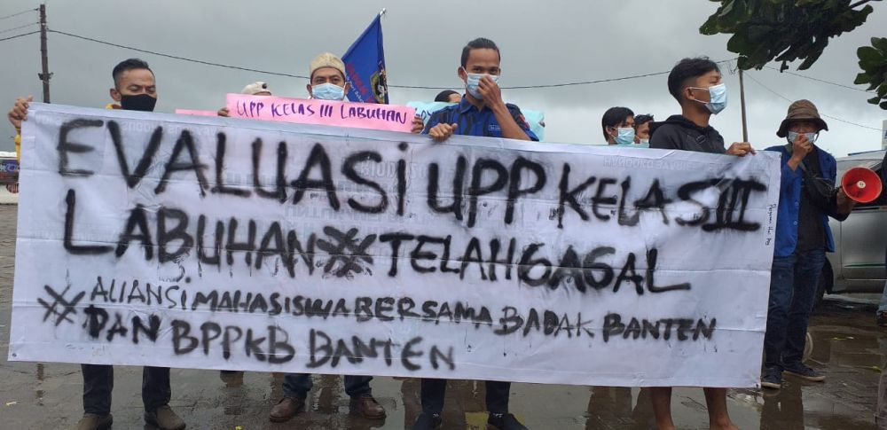 Mahasiswa Pandeglang Geruduk KUP Pelabuhan,Tuntut Kepala Unit Mundur