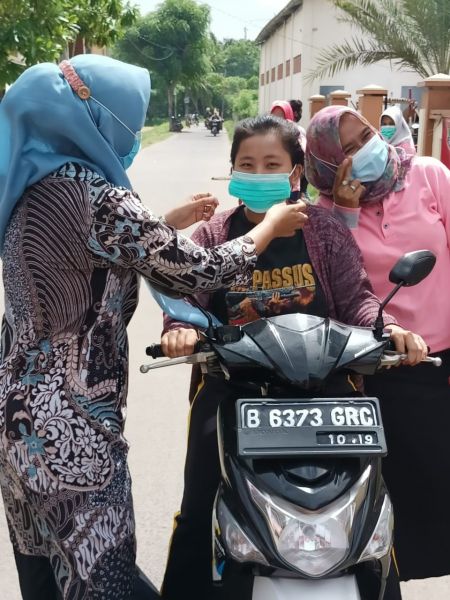 Laksanakan Inpres,PKK Desa Muara Lakukan Gebrak Masker