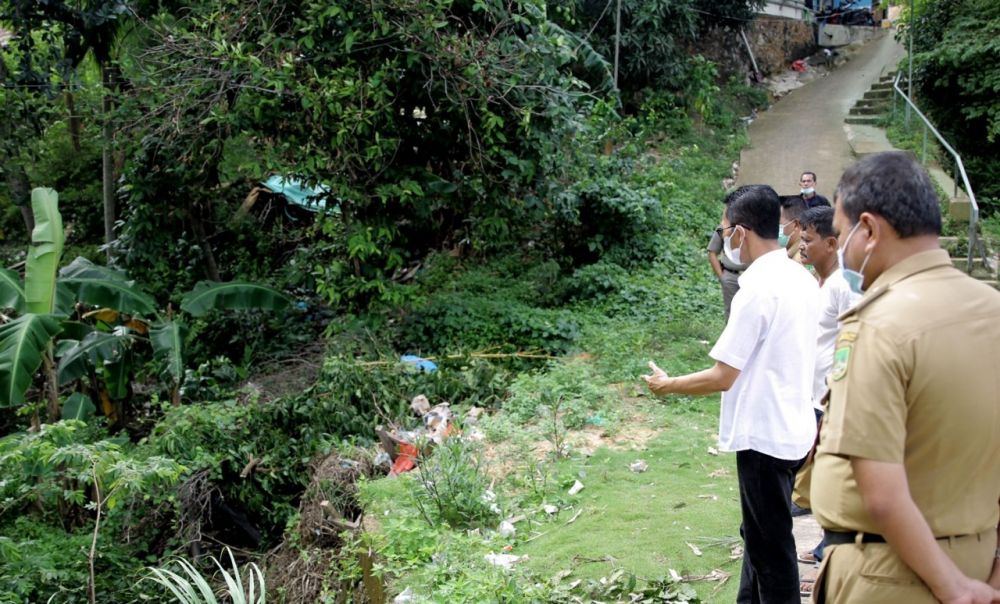 Wakil Walikota Batam,Kunjungi 2 Titik Lokasi Longsor Di Sengkuang