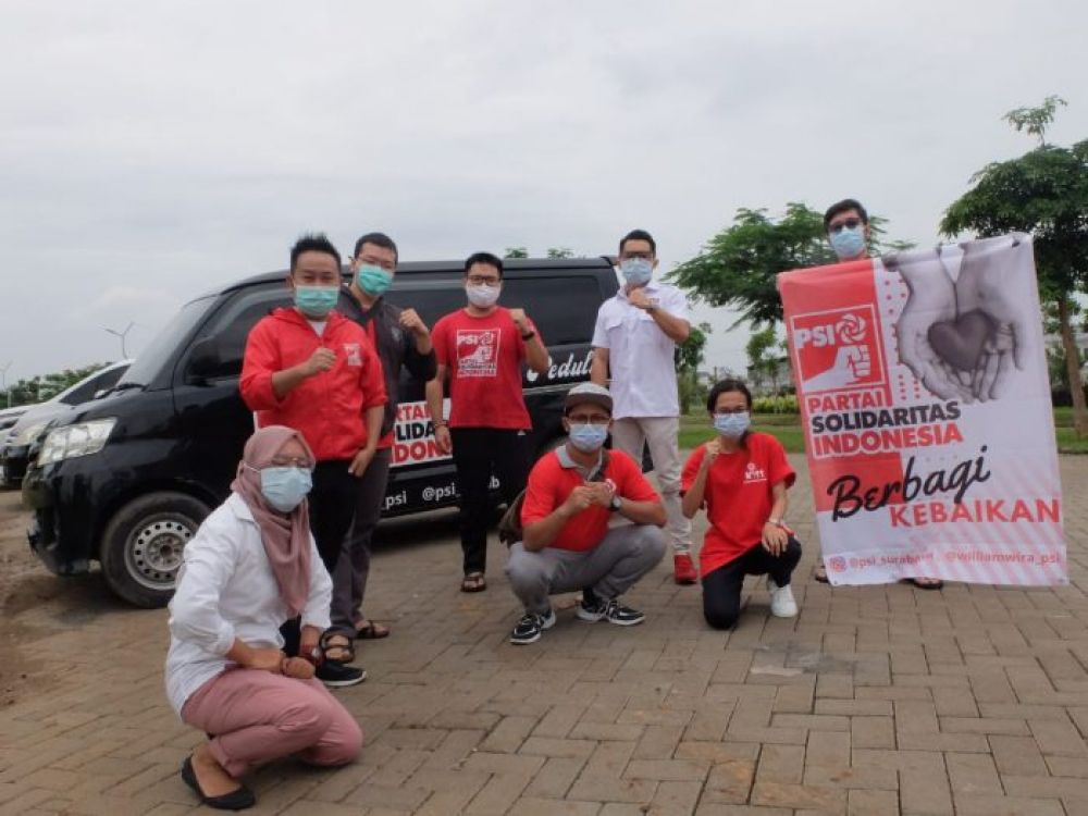 PSI Surabaya Gelar Aksi Sosial Bagikan Masker Di Wilayah Keputih