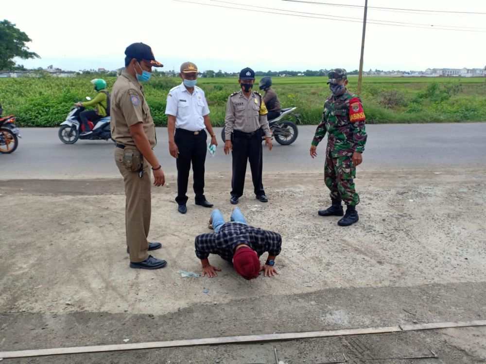 Desa Kayu Bongkok Gelar Ops Yustisi,Yang Terjaring Disuruh Pus Up