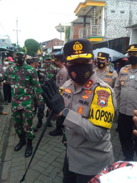 Pangdam V Dan Kapolda Jatim,Sosialisasi Prokes Di Pasar Asem Surabaya