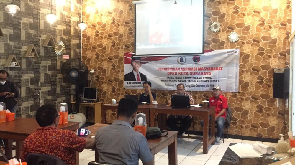 Mumpung Yang Reses Ketua DPRD Surabaya, Peserta Langsung Serbu Keluhan