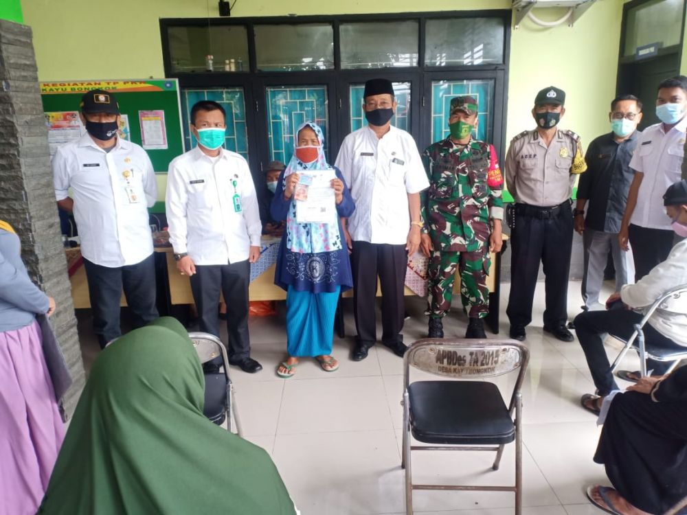 1124 KPM Desa Kayu Bongkok, Terima BST Kemensos Tahap B 2021
