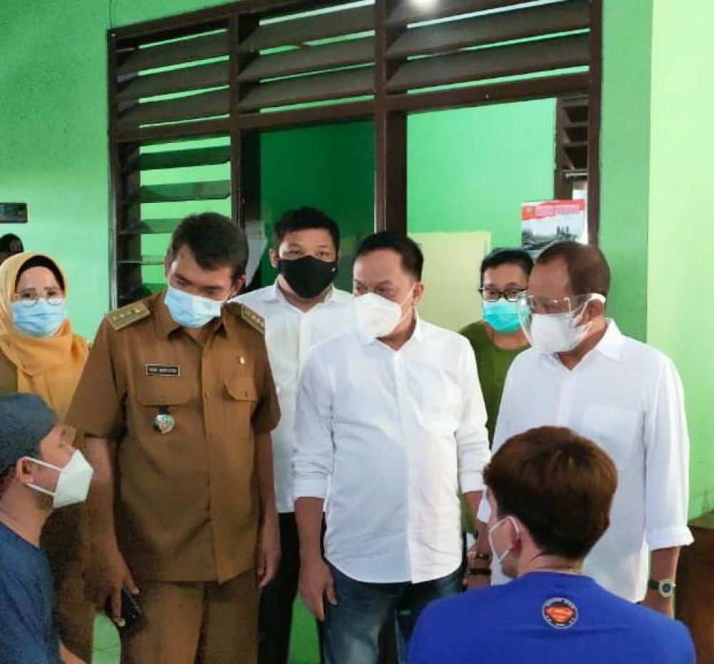 Didampingi Anas, Armuji Tinjau Vaksinasi Di Pasar Kapasan Surabaya