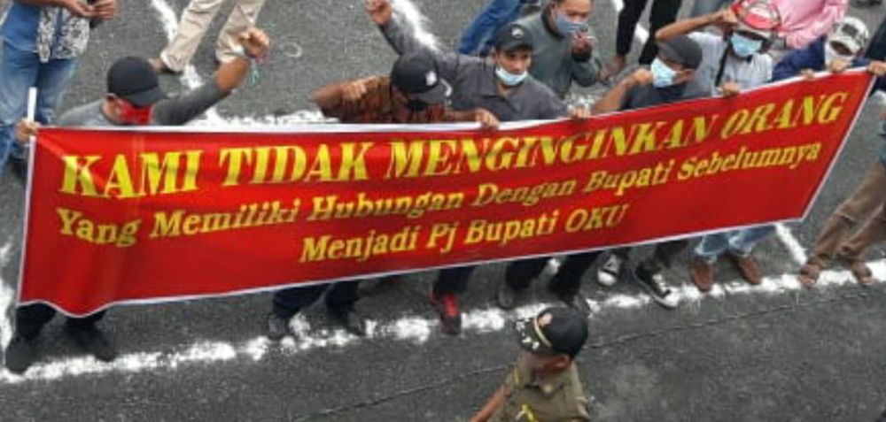 Ratusan Massa, Aksi Di Depan DPRD Oku Tolak PJ Bupati Hasil Intervensi