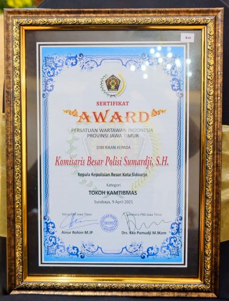 Kapolresta Sidoarjo Dinobatkan Sebagai Tokoh Kamtibmas Dalam PWI Award