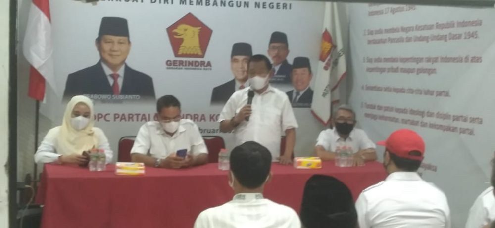 Semangat Gotong Royong, DPC Gerindra Surabaya Bagikan 1.000 Sembako