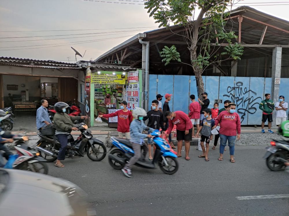 Kartar RT 02 RW 05 Banyu Urip, Berbagi Ta'jil Dan Himbau Prokes