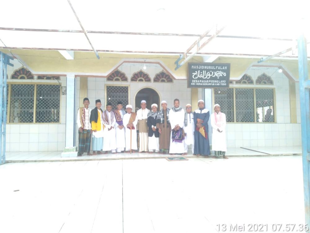 Sholat Idul Fitri Di Masjid Nurul Falah Desa PPL, Padat Dan Lancar