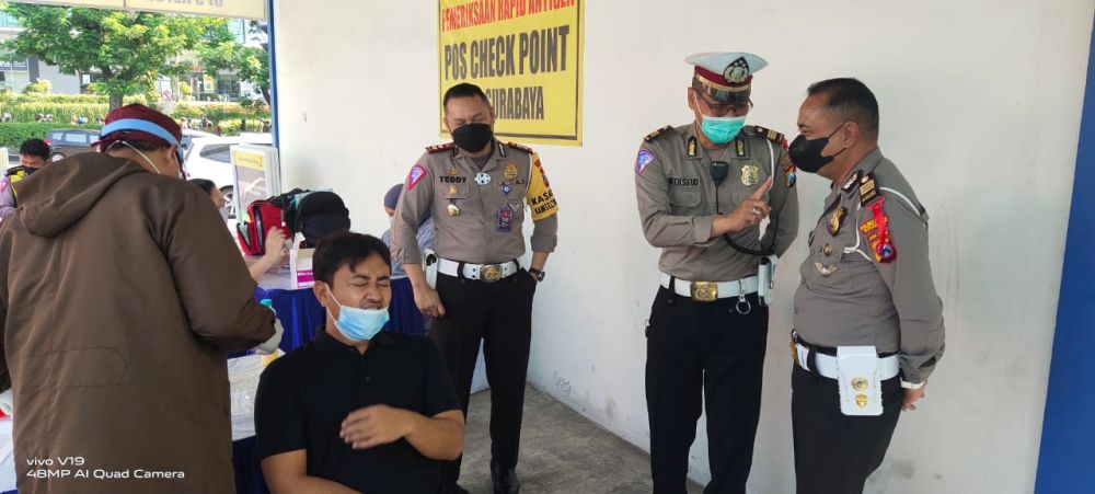 Arus Balik Mudik, Satlantas Polrestabes Surabaya Lakukan Random Swab