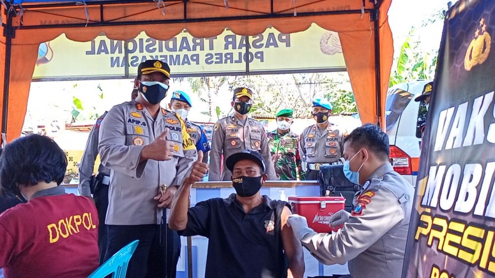 Polres Pamekasan Gelar Vaksinasi Mobile Presisi Di Pasar Kolpajung