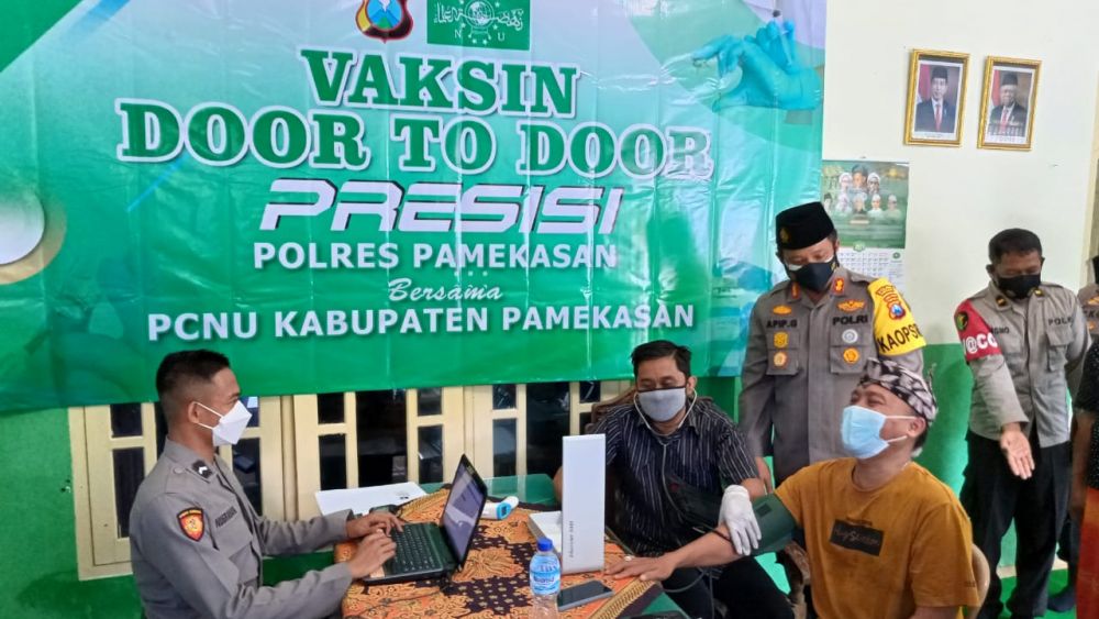 Gandeng PCNU, Polres Pamekasan Laksanakan Giat Vaksinasi Door To Door