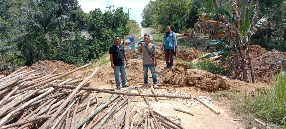 Mas Jono, Kontraktor Yang Siap Di Control Media Dan LSM