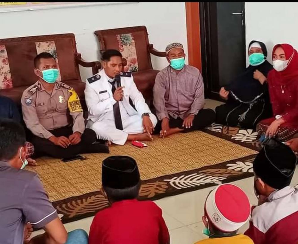 HUT RI 76, Kades Muara Tangerang Potong Tumpeng & Santuni Anak Yatim