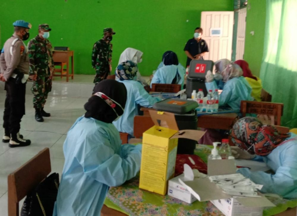 Persiapan PTM, Pelajar SMAN 11 Sepatan Suntik Vaksin Tahap Pertama