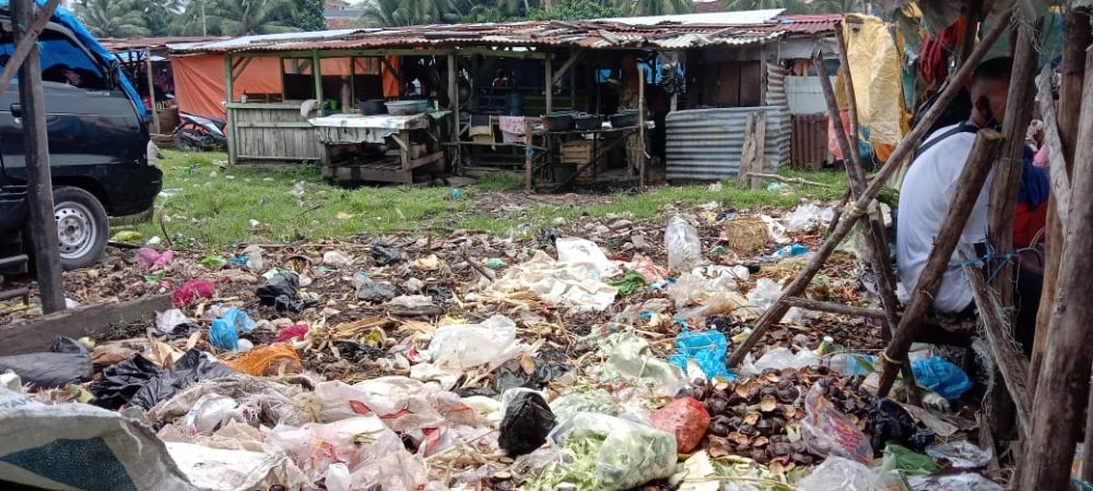 Pasar Muara Tebo Ibarat TPS, Pedagang Keluhkan Tumpukan Dan Bau Sampah