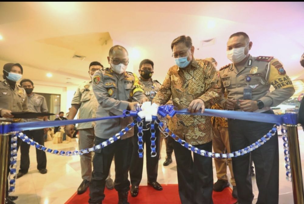 Satlantas Polrestabes Surabaya,Buka SIM Corner Di Golden City Mall