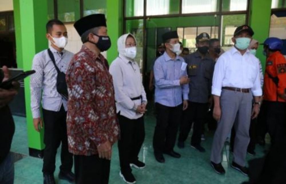 Risma Kirim 3 Truk Bantuan Untuk Korban Gempa Di Malang Dan Lumajang