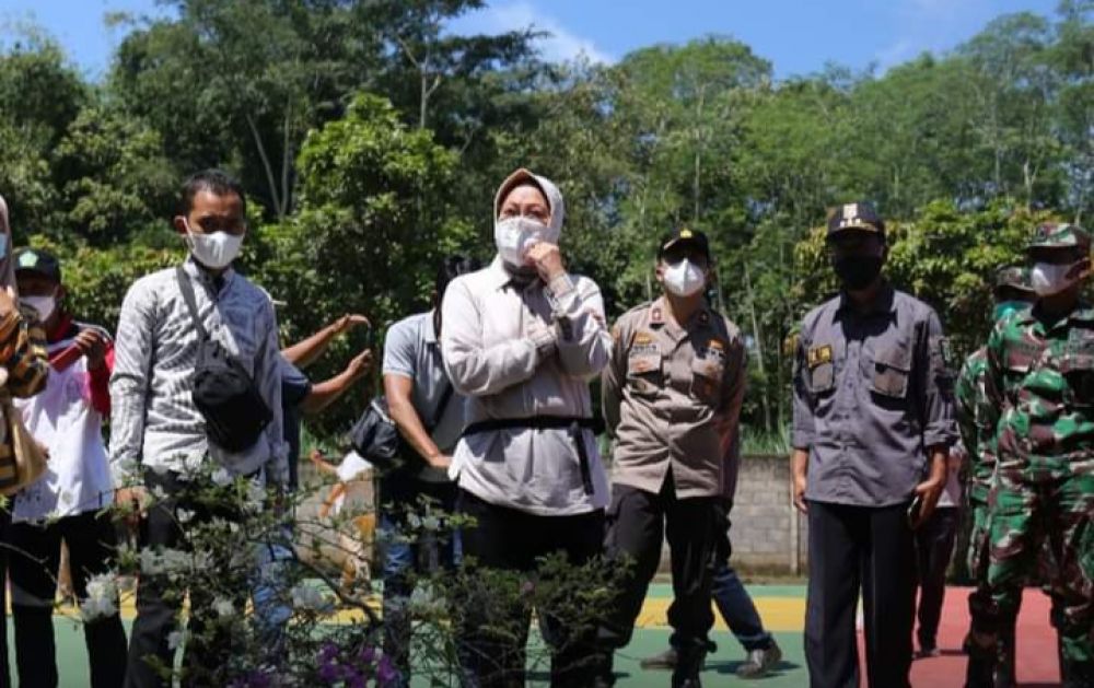 Kemensos Berikan Santunan Korban Gempa Di Malang