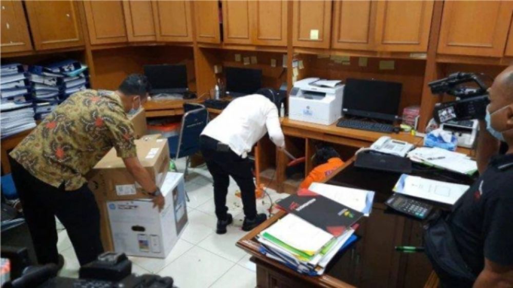 Risma Sidak Kantor Kemensos, Hingga Tegur Soal Kabel Dan ATK