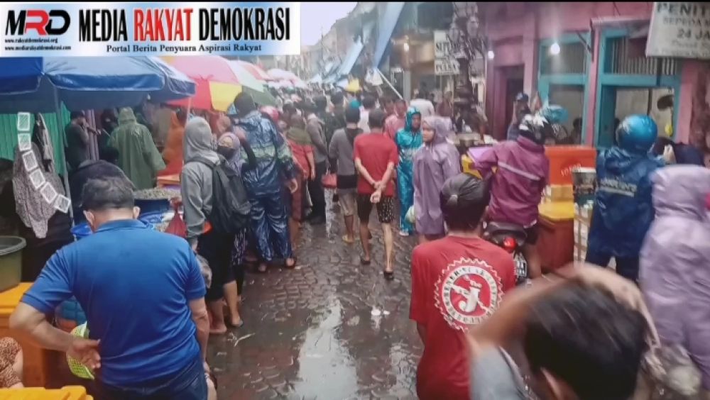 Malam Pergantian Tahun, Jadi Lebaran Pedagang Ikan Pasar Pabean