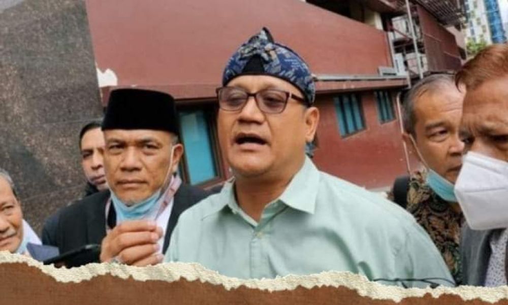 EM Datang Ke Bareskrim Pakai Iket, Tokoh Adat Sunda Meradang