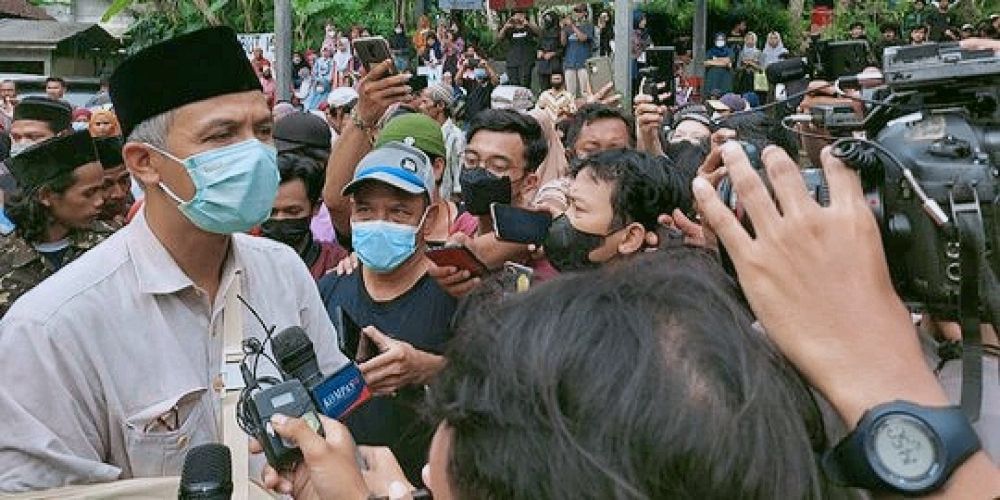 Disambut Hangat Warga Kontra Tambang, Ganjar Malah Ditawari Nginap..