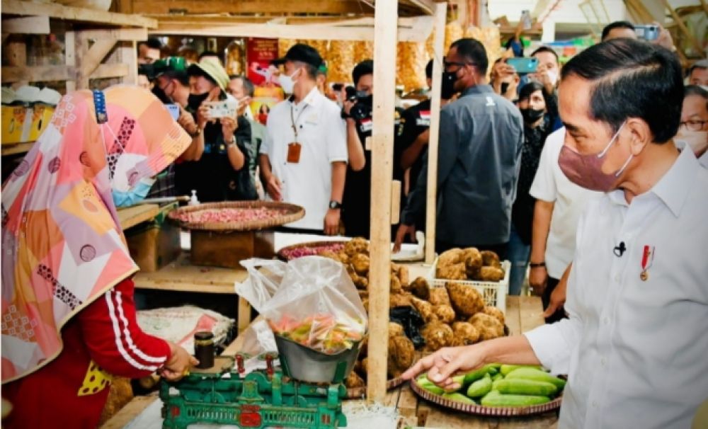 Jelang Ramadhan, Jokowi Turun Datangi Pasar Rakyat