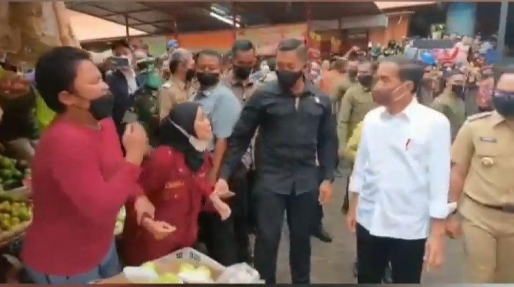 Ditangkap Polisi Pak Jokowi, Tolong Pak! Teriak Pedagang Ke Jokowi