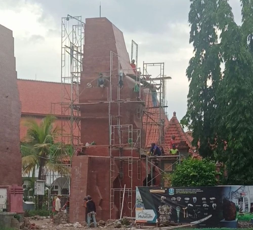 Proyek Renovasi Gapura Musium Satker Disbudpar Jatim, Diistimewakan?