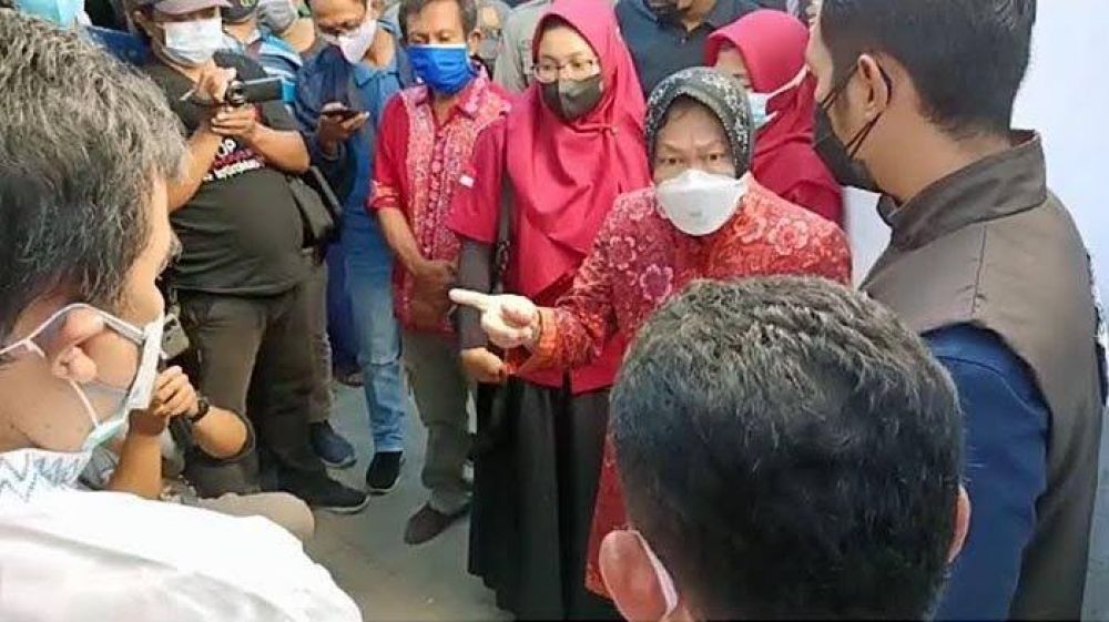 Blusukan Ke Tuban, Risma Marah Karena Bansos Satu Bulan Ditahan