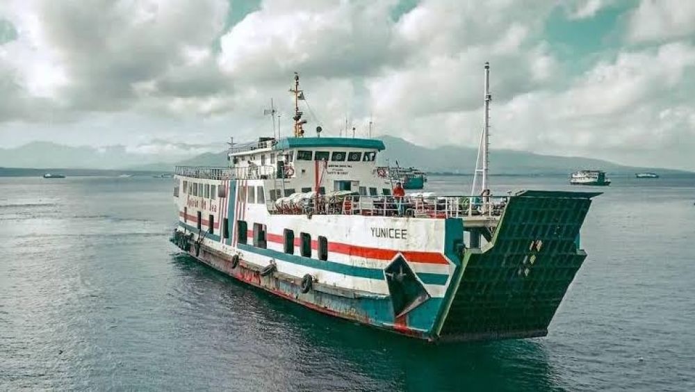 KMP Yunicee Terguling Di Selat Bali, Diduga Terseret Gelombang