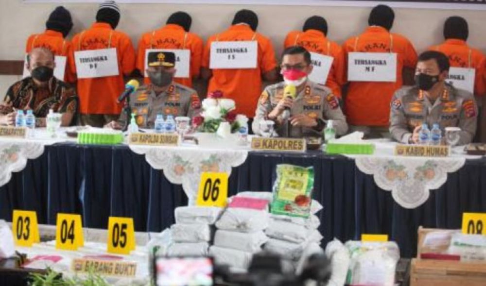 Irjen Teddy Minahasa Diduga Ditangkap Atas Kasus Narkoba Di Sumbar?