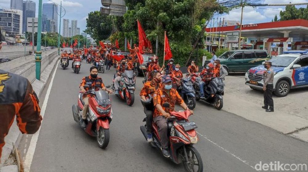 Buntut Pernyataan Junimart, Massa PP Jakarta Gruduk Kantor DPR RI