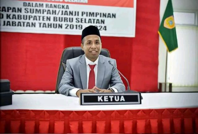 Ketua DPRD Bursel,Pimpin Pengucapan Sumpah Dan Janji Anggota PAW