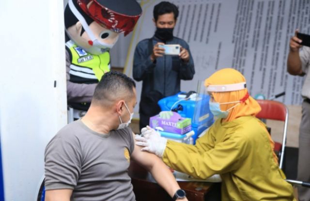 Jajaran Polrestabes Surabaya, Hari Ini Lakukan Vaksinasi Covid-19