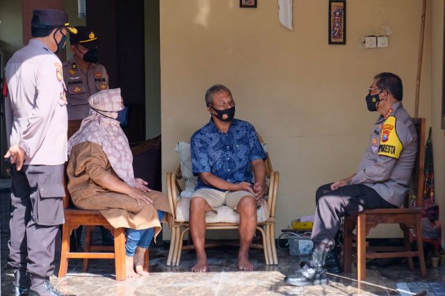Kapolresta Sidoarjo Peduli Anggotanya Yang Sakit