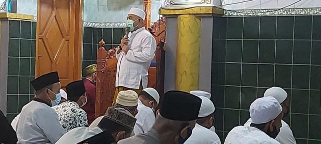 Istikomah Tarawih Keliling, Camat Sawahan Tak Bosan Ingatkan Prokes